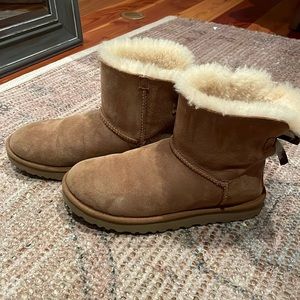 Women’s Bow Uggs 🎀🐻